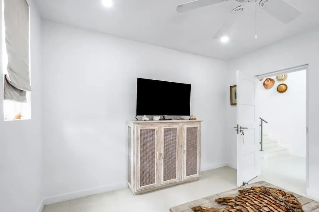 The Seahorse Family Villa, Barbados Saint James Villa