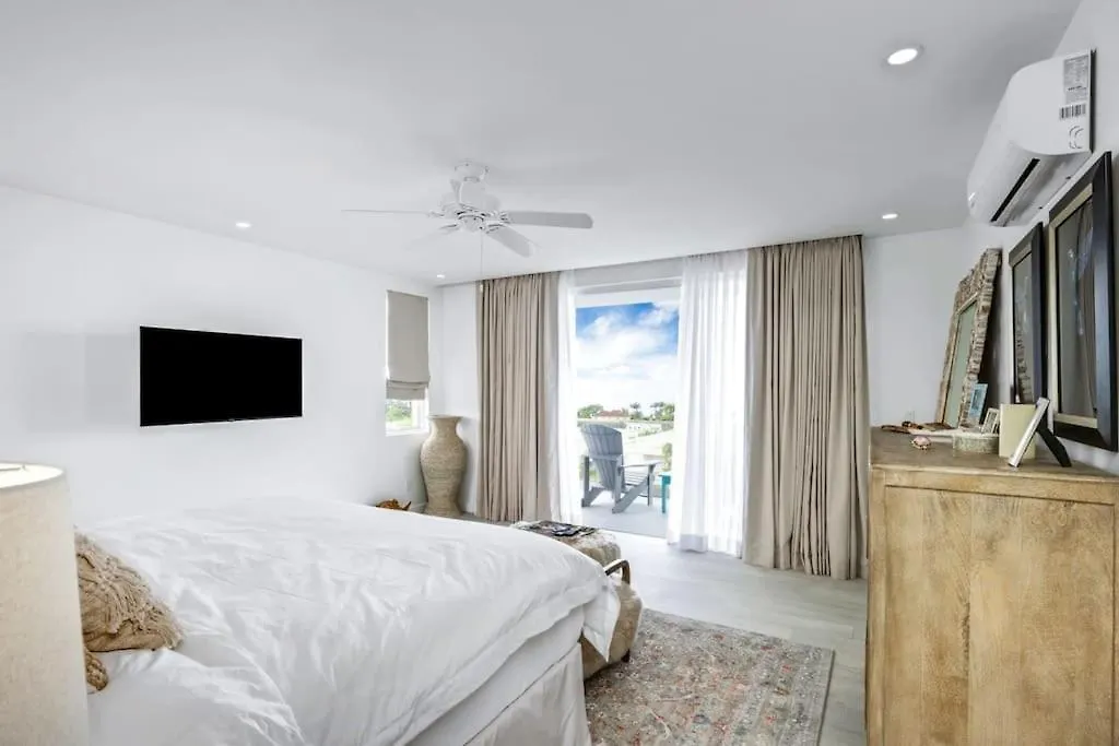 The Seahorse Family Villa, Barbados Saint James 0*,
